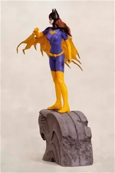 HOT DEAL Batgirl Statue Exclusive Version Luis Royo - 4