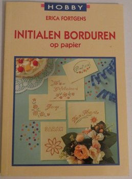 Borduren --- INITIALEN BORDUREN OP PAPIER --- Erica Fortgens - 1