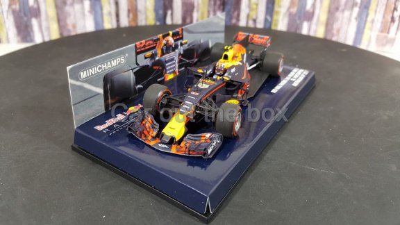 Red Bull RB13 2017 Max Verstappen 1:43 Minichamps - 2