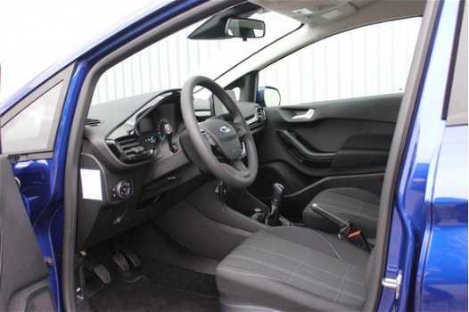 Ford Fiesta - 5D Trend Navigatie, LM-velgen *Private lease v.a. €269, - 1