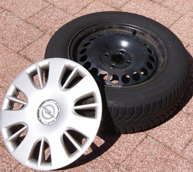 4 zgan winterbanden Michelin Alpin, orginele opel stalen velgen en wieldoppen - 1