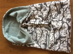 "Olleke" baby dekentje/omslagdoek grijs met bosfiguurtjes €24,95 incl. verzenden