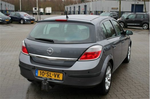 Opel Astra - 1.9 CDTI ESSENTIA Euro 4 airco, radio cd speler, cruise control, elektrische ramen, tre - 1
