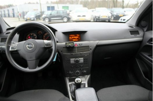 Opel Astra - 1.9 CDTI ESSENTIA Euro 4 airco, radio cd speler, cruise control, elektrische ramen, tre - 1