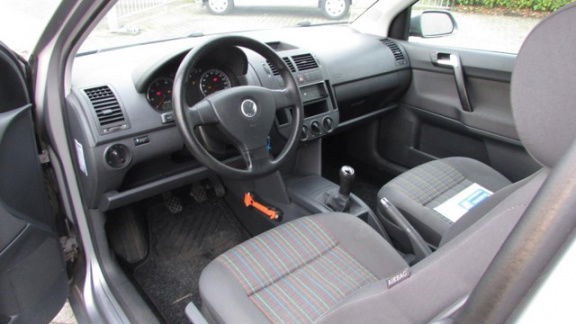 Volkswagen Polo - 1.2 Optive Airco/stereo - 1