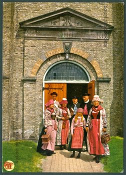 KLEDERDRACHT Hindelooper dracht tijdens kerkgang in 17e eeuw (Leeuwarden 1981) - 1