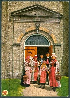 KLEDERDRACHT Hindelooper dracht tijdens kerkgang in 17e eeuw (Leeuwarden 1981)