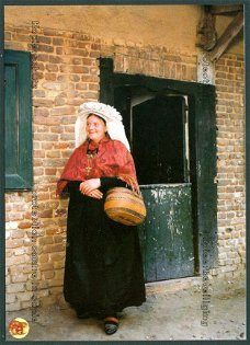 KLEDERDRACHT Noord-Limburg, vrouw met toer en borsthanger plm 1910 - Zomerpostzegel