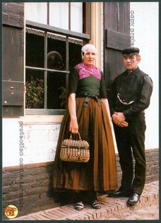 KLEDERDRACHT Oldebroek Gelderland, echtpaar met oorijzerdracht 1880-1970 - Zomerpostzegel