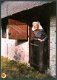 KLEDERDRACHT Zuid-Hollandse eilanden, vrouw met staartmuts plm 1920 - Zomerpostzegel - 1 - Thumbnail