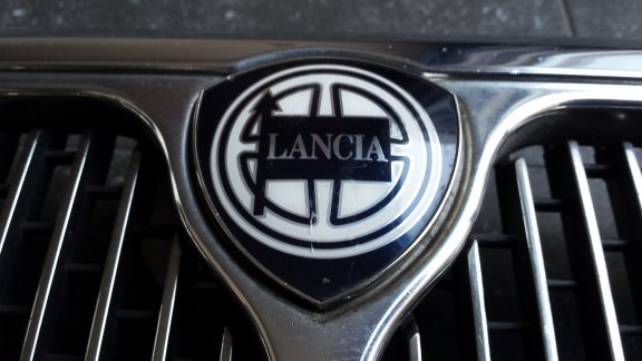 Lancia Thema Grill YMOS AG 671300001 Used - 5