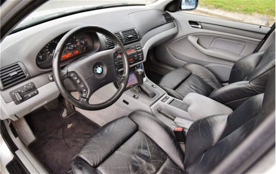 BMW 3-serie - 318i Executive automaat / bekende onderhoudshistorie / airconditioning / zwart lederen - 1