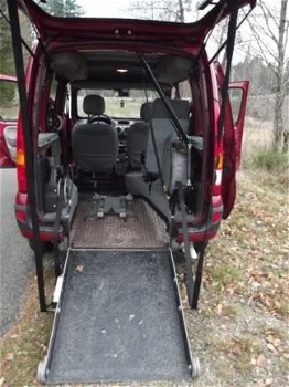 Renault Kangoo - Rolstoelauto zelfrijder rolstoel achter stuur - 1