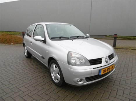 Renault Clio - 1.6-16V Community - 1