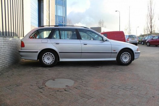 BMW 5-serie Touring - 523i Executive - 1