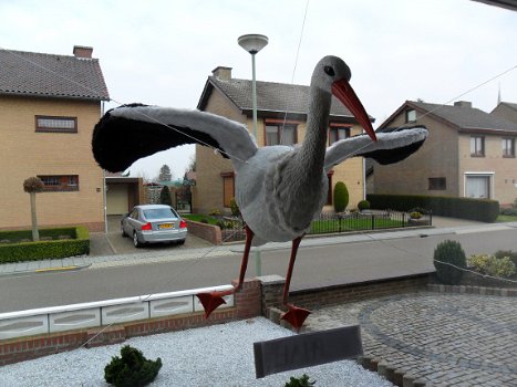 Geboorte 3d ooievaar door glasraam kop binnen lijf buiten. - 0