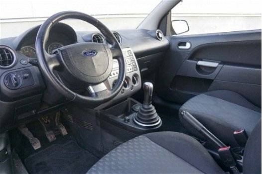 Ford Fiesta - 1.3 futura 51kW - 1