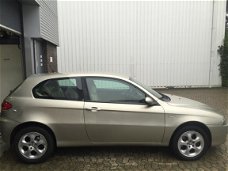 Alfa Romeo 147 - 1.6 T.Spark Distinctive LEERBEKLEDING