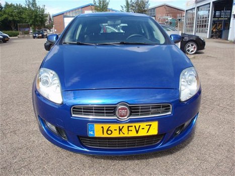 Fiat Bravo - 1.6 MultiJet Dynamic RIJKLAAR NAVI/CLIMATE/CRUISE/PARKPILOT/ELEK - 1