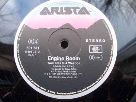 ENGINE ROOM YOUR KISS IS A WEAPON - Afbeelding 2