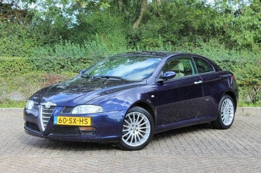 Alfa Romeo GT - 2.0 JTS Distinctive / Leer / Climate Control / Sportvelgen - 1