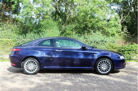 Alfa Romeo GT - 2.0 JTS Distinctive / Leer / Climate Control / Sportvelgen - 1