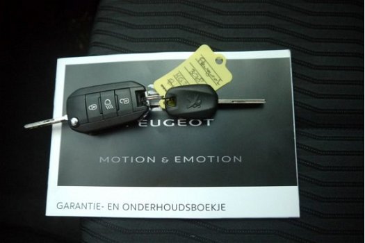 Peugeot 308 - 1.6 HDI BLUE LEASE NL-auto NAV/AIRCO/CRUISE - 1