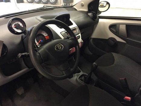 Toyota Aygo - 1.0-12V Dynamic Navigator Sport-Edtion/Velgen/geblindeerd ramen/Airco/achterspoiler - 1