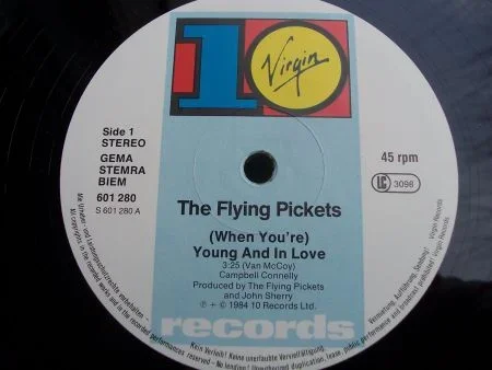 THE FLYING PICKETS YOUNG AND IN LOVE 2X - Afbeelding 2