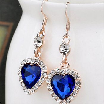 schitterende titanic oorbellen blauw kristal hart en kleine heldere kristalletjes 1001oorbellen - 2