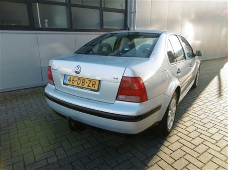 Volkswagen Bora - 1.6 Trendline Apk Keuring t/m 08-01-2019 - 1