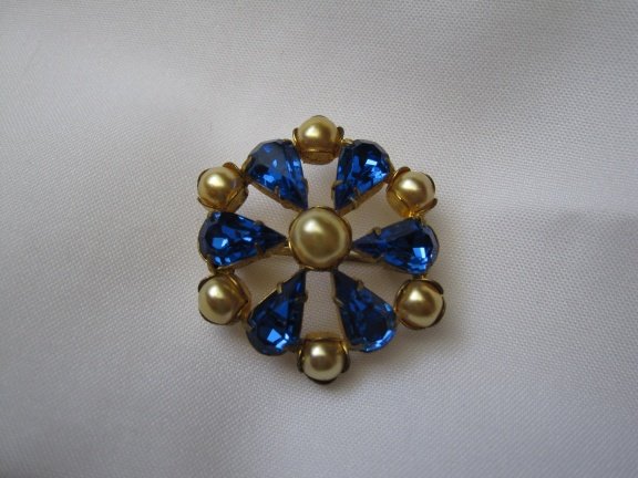 Broche antiek parelkraaltjes en blauw rijnsteen kristal 2.6 cm - Afbeelding 3