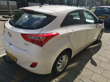 Hyundai i30 - Navi / Camera / Stoelverwarming - 1