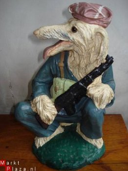 Apart beeld fabel figuur wolf met kleding en geweer:gips - 1