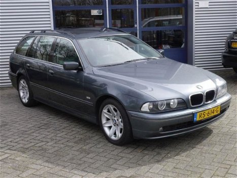 BMW 5-serie Touring - 525d Special Edition NAPPA LEDER LUCHTVERING BIJTELLING VRIENDELIJK - 1