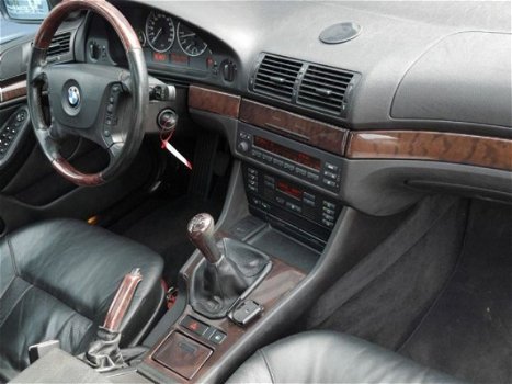 BMW 5-serie Touring - 525d Special Edition NAPPA LEDER LUCHTVERING BIJTELLING VRIENDELIJK - 1