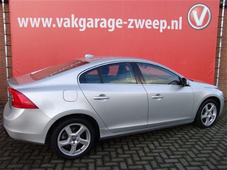 Volvo S60 - 2.0 D3 5-Cil 164PK Automaat MOMENTUM | Navi | Stoelverw. | Half-leder - 1