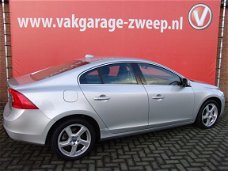 Volvo S60 - 2.0 D3 5-Cil 164PK Automaat MOMENTUM | Navi | Stoelverw. | Half-leder