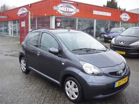 Toyota Aygo - 1.0-12V + (5drs, airco, bj07, 2950, -) - 1