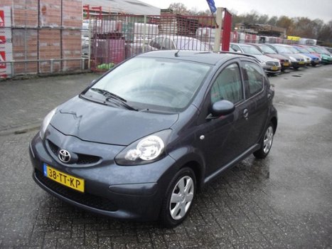 Toyota Aygo - 1.0-12V + (5drs, airco, bj07, 2950, -) - 1