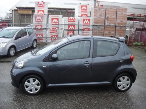 Toyota Aygo - 1.0-12V + (5drs, airco, bj07, 2950, -) - 1