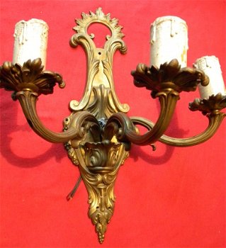 Antieke bronzen wandlamp. - 2
