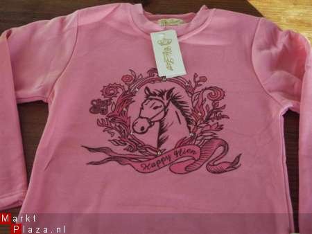 zalmkleurige paarden sweater in maat 110/116 - 1