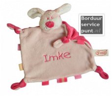 Labeldoekje hondje met geborduurde naam (roze)