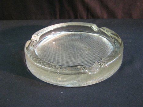 glazen asbak, groot model, ca.19 cm,diameter, z.g.a.n.zwaar - 1