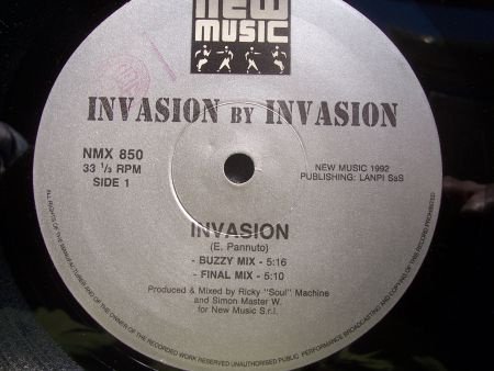 INVASION BY INVASION INVASION - Afbeelding 2