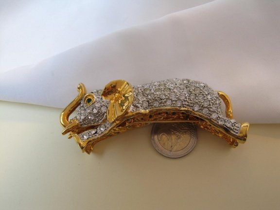 Broche goudkleurige grote olifant met heldere kristal rijnstenen 9.8x3.9 cm - Afbeelding 7