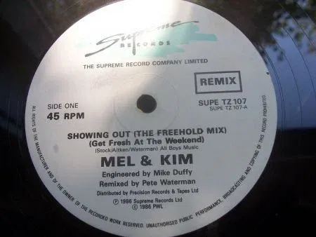 MEL & KIM SHOWING OUT - Afbeelding 2