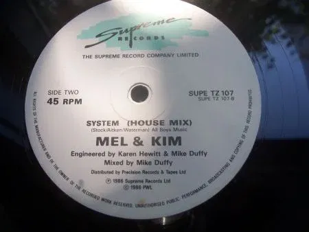 MEL & KIM SHOWING OUT - Afbeelding 3