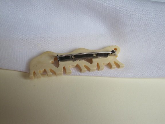 Broche celluloid gekerfde olifanten /Japan 2.5x2.0 cm - Afbeelding 3